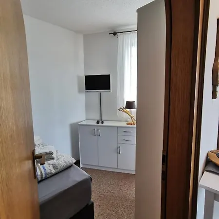 Apartment Ferienwohnung Hochsitz Mit Traumhaften Blick Auf Die Bobbahn Und Umliegenden Berge